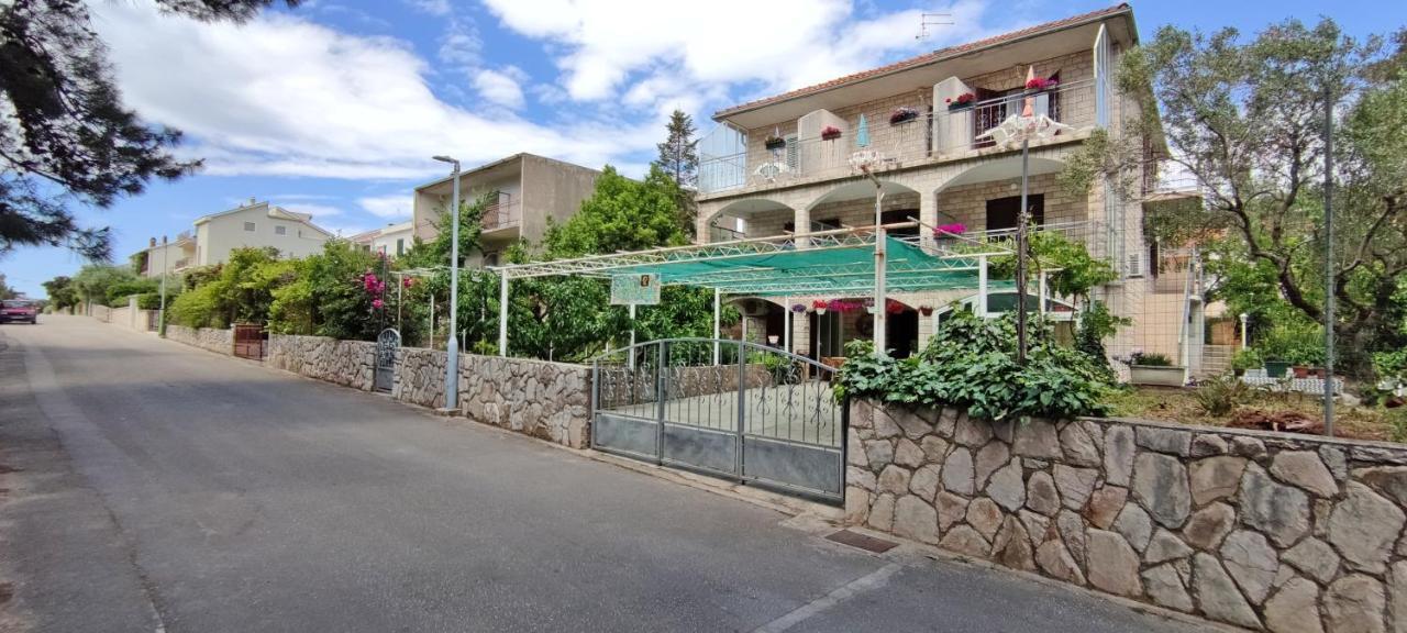 Apartments 1000 Flowers สตารีกราด ภายนอก รูปภาพ