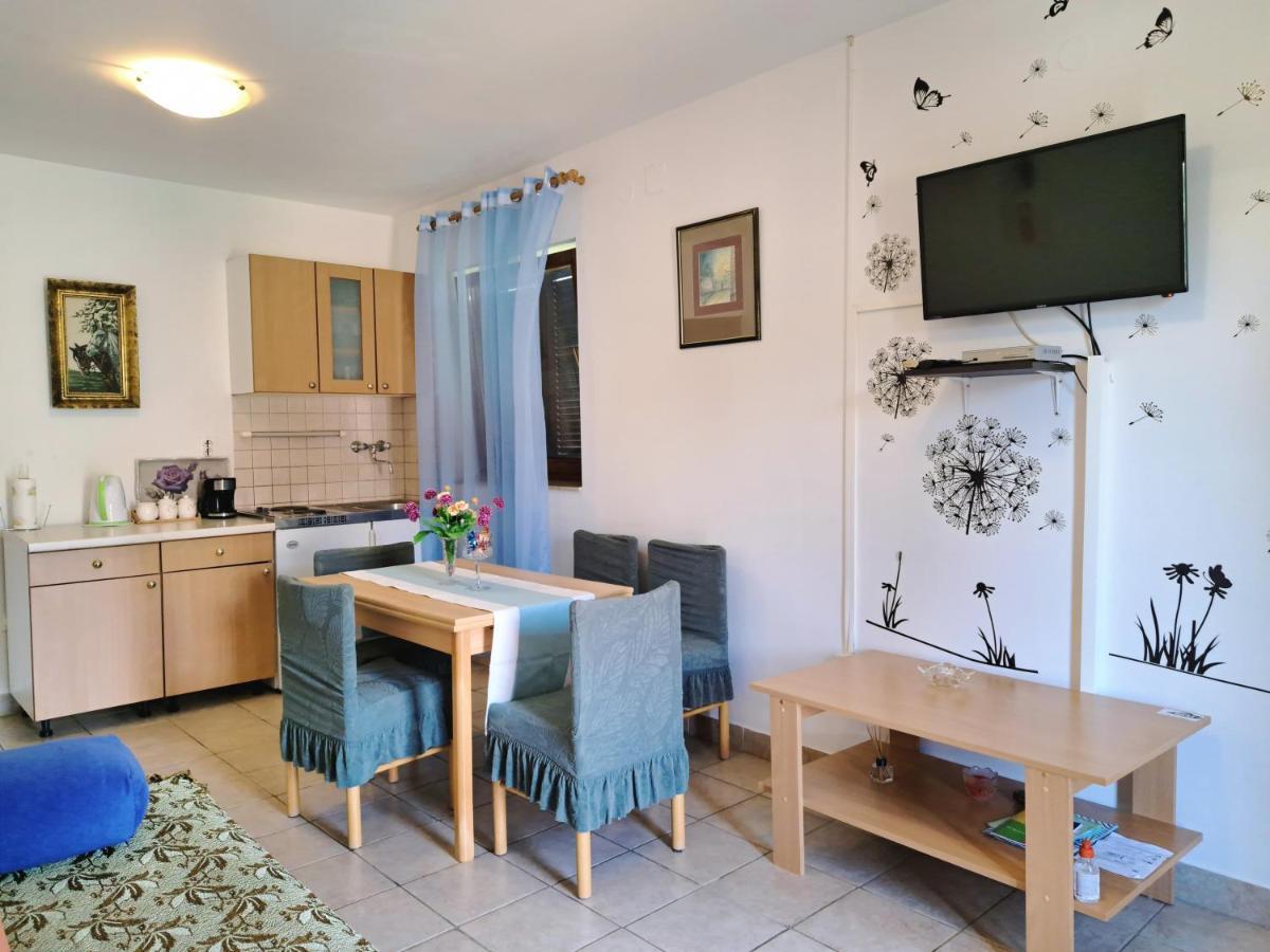 Apartments 1000 Flowers สตารีกราด ภายนอก รูปภาพ