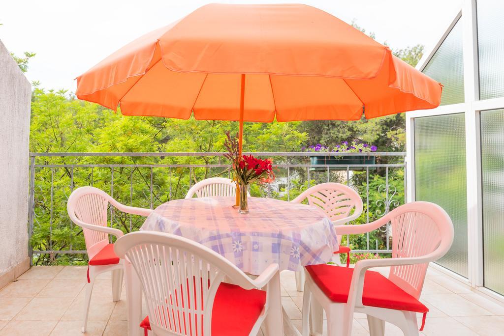 Apartments 1000 Flowers สตารีกราด ภายนอก รูปภาพ